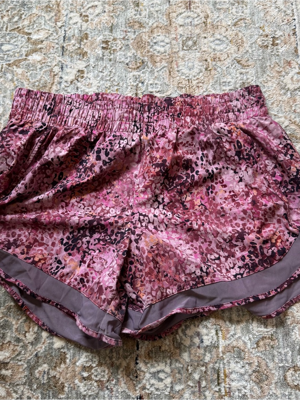 Athleta Mesh Racer Run Mid Rise 4 Short - Picture 2 of 5